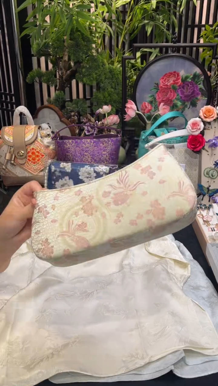 织绣?****?非遗苏绣手工饰品