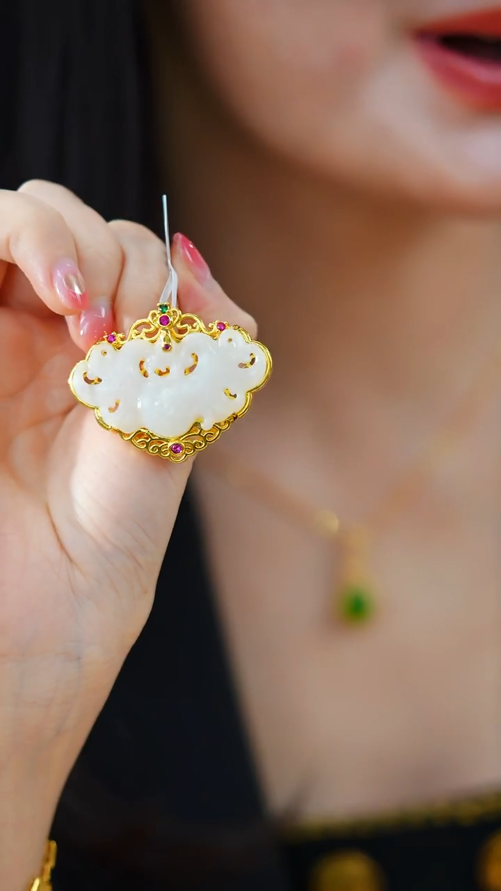 颈饰未镶嵌和田玉如意HE00444