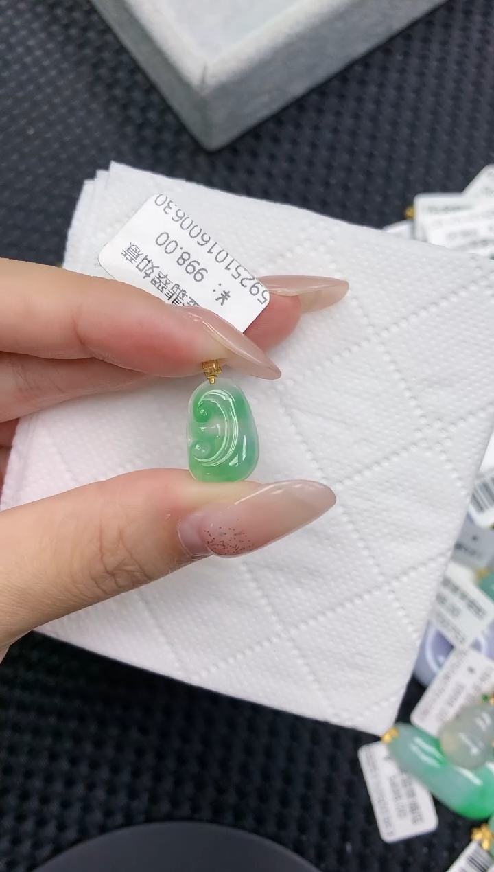 颈饰18K金镶嵌翡翠1111111111