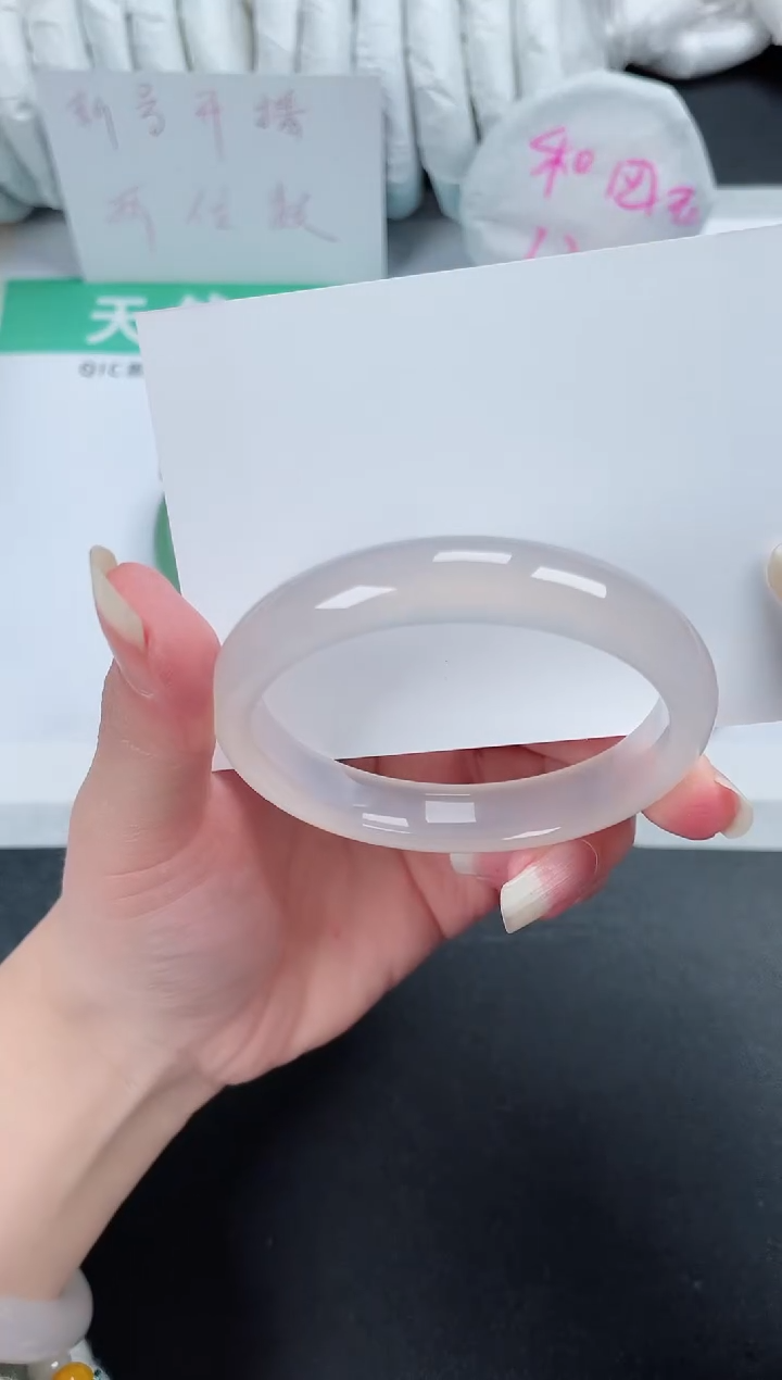 【闪购商品】石英质玉手镯未镶嵌236-54.5