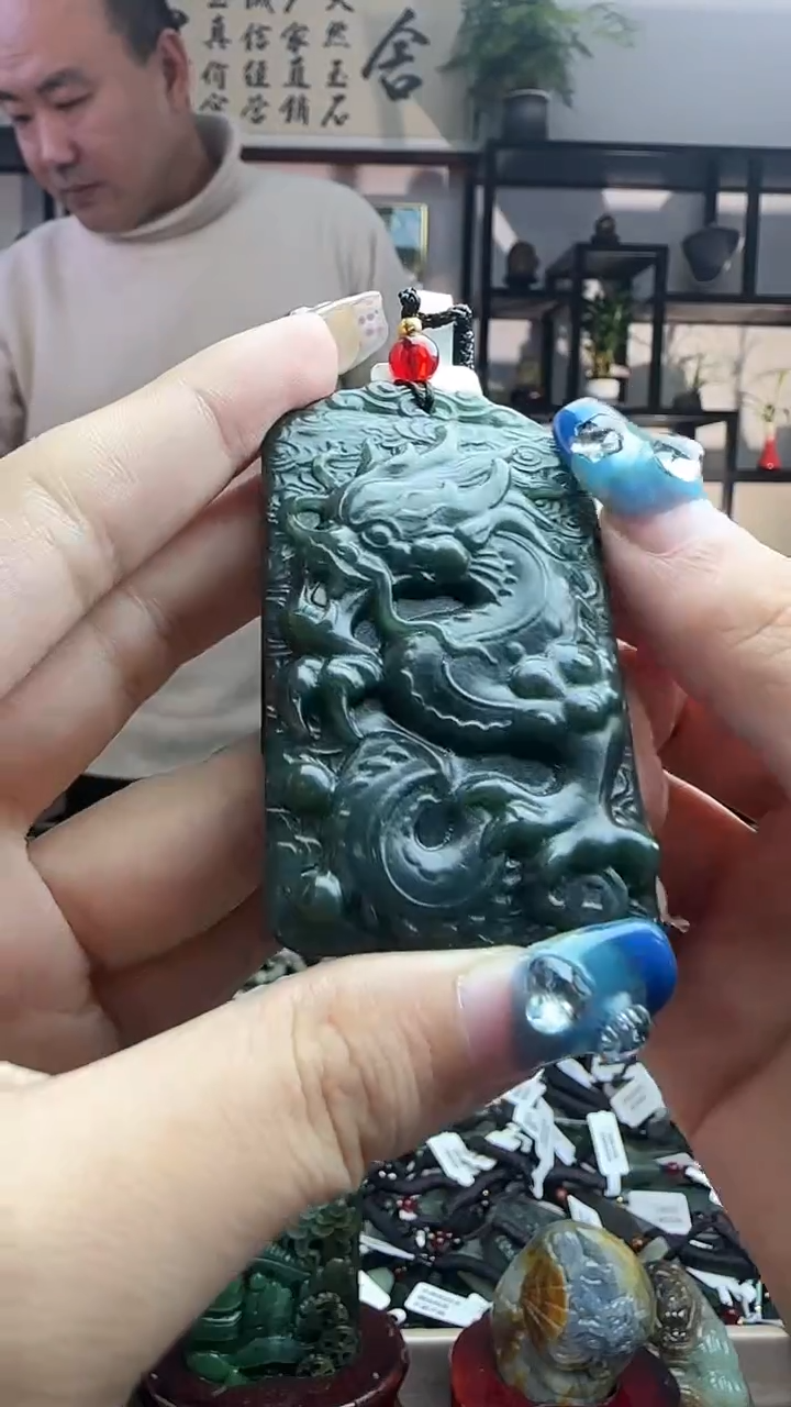 颈饰未镶嵌和田玉龍多样性发其一