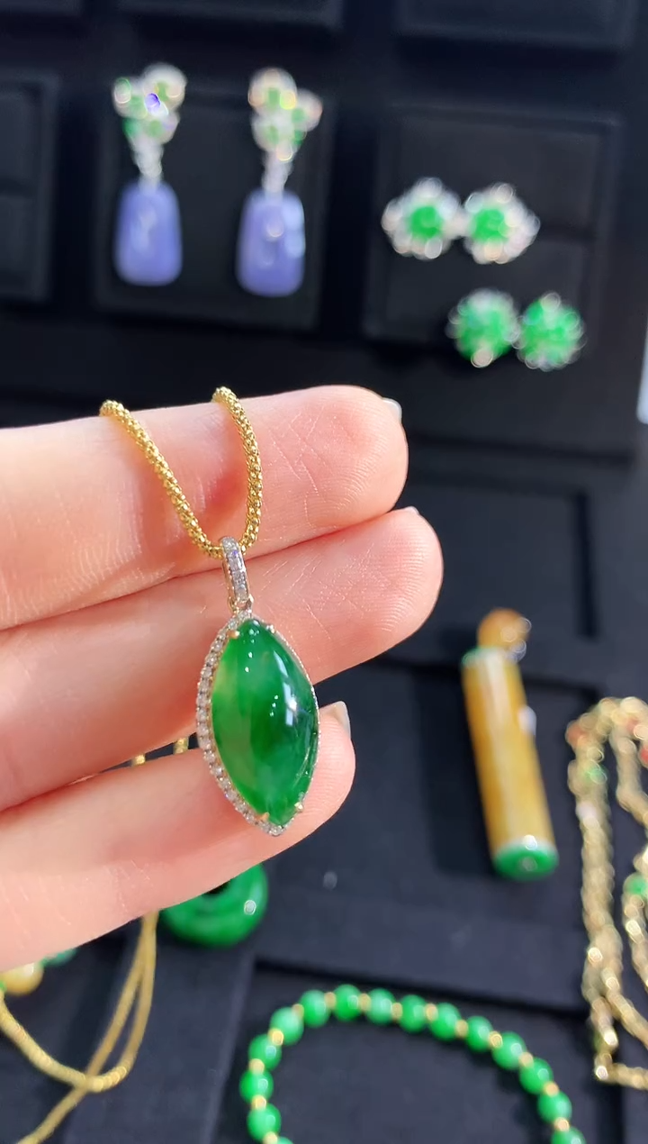【闪购商品】翡翠吊坠(不含链)18K金镶嵌吊坠