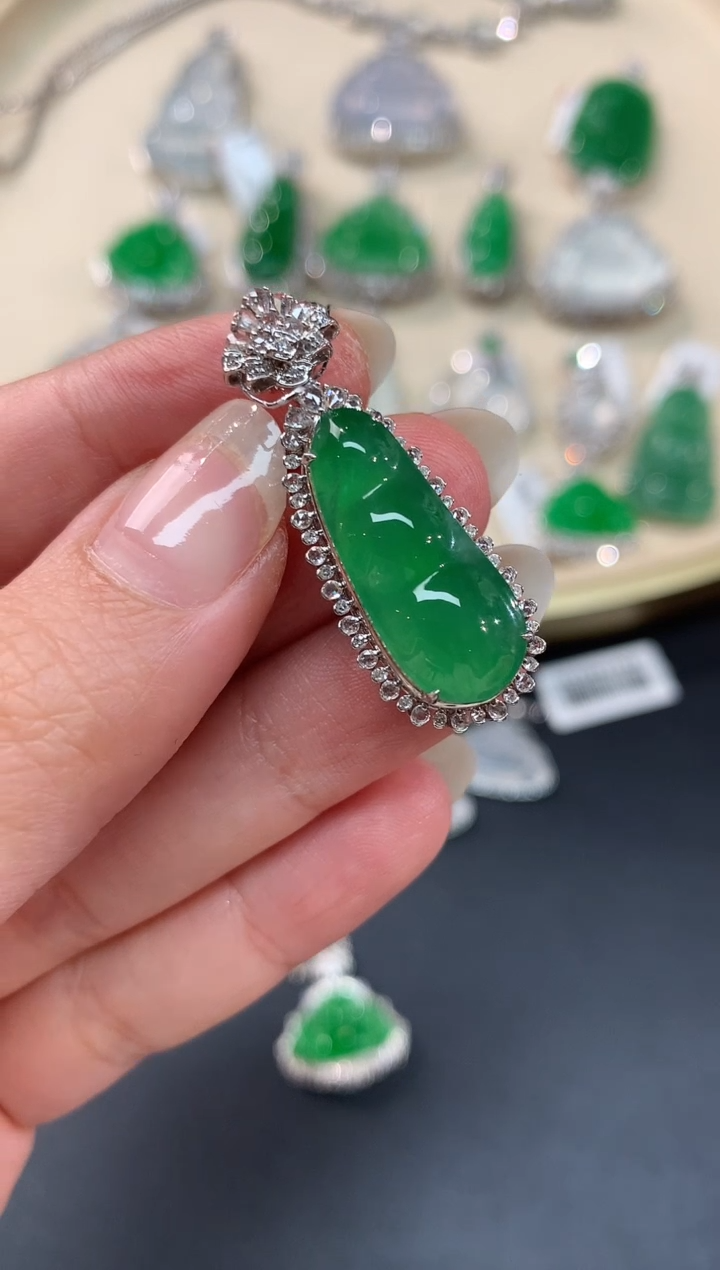 【闪购商品】翡翠吊坠(不含链)18K金镶嵌A474|25000