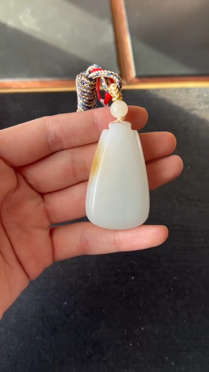 【闪购商品】和田玉吊坠(赠链)未镶嵌且末金山微色差