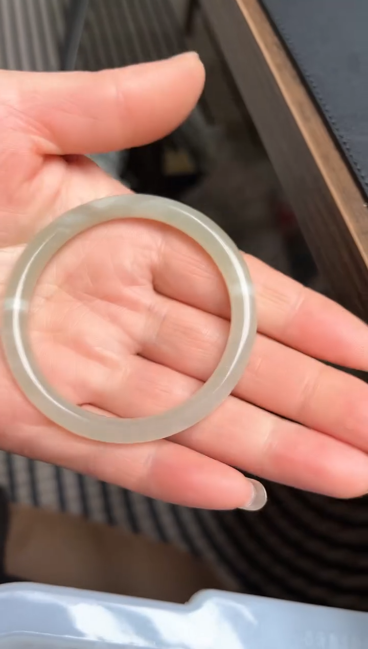 【闪购商品】和田玉手镯未镶嵌圈口53  V6