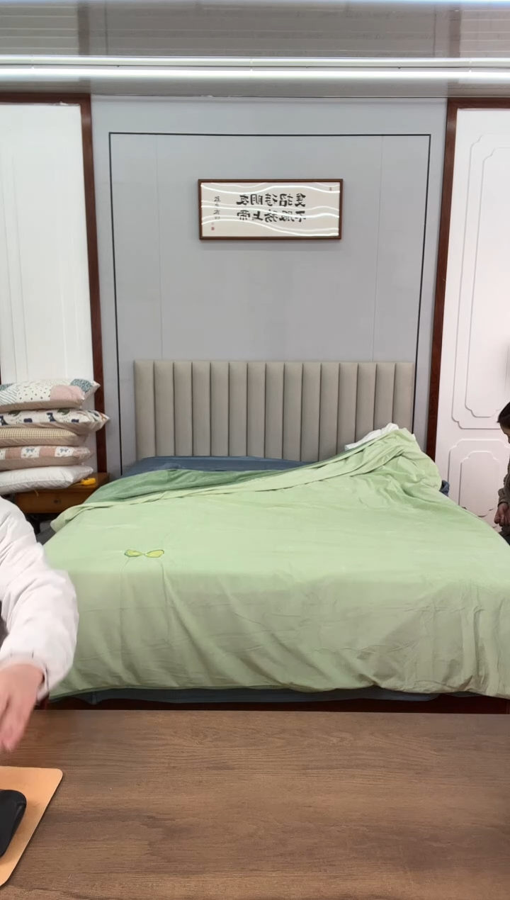 聚酯纤维聚酯纤维绿色牛油果绣花宝宝绒被套220*240（微瑕）