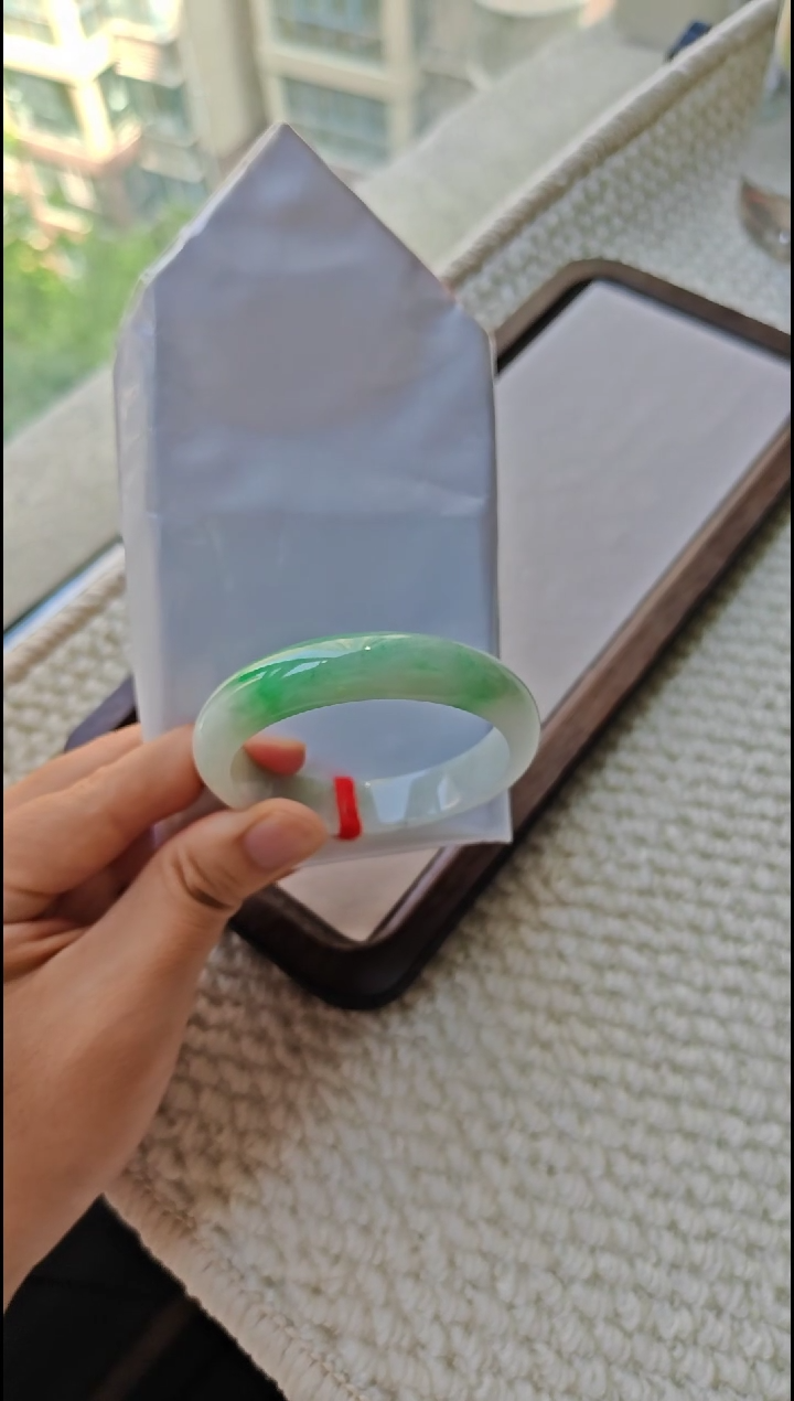 翡翠手镯未镶嵌翡翠手镯未镶嵌