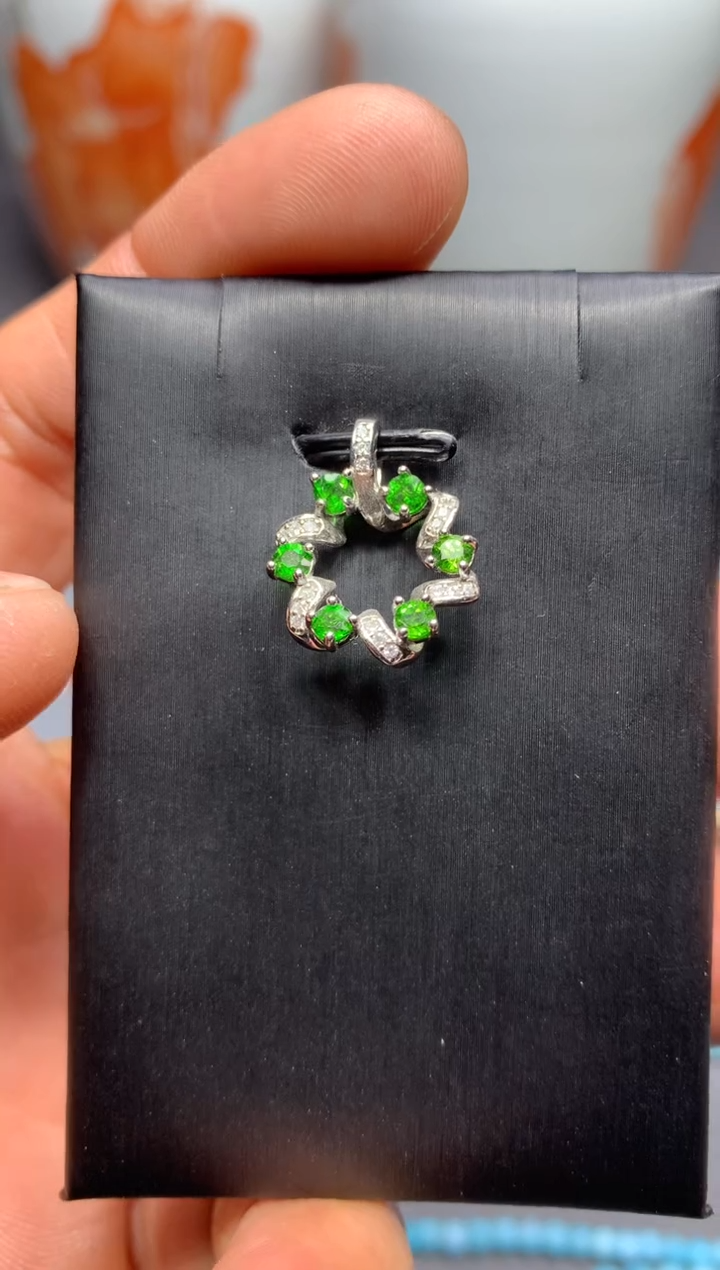 【闪购商品】透辉石吊坠银S925镶嵌W37（随机性发货只发一单）