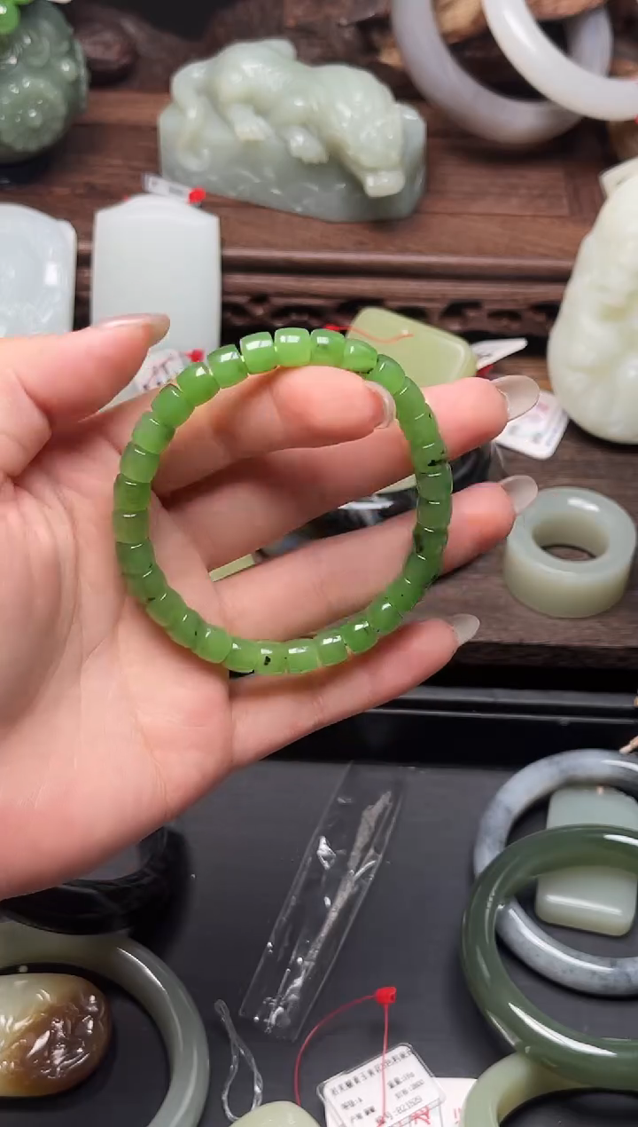 手串未镶嵌和田玉卡6+乌兰海苹果绿极限弧