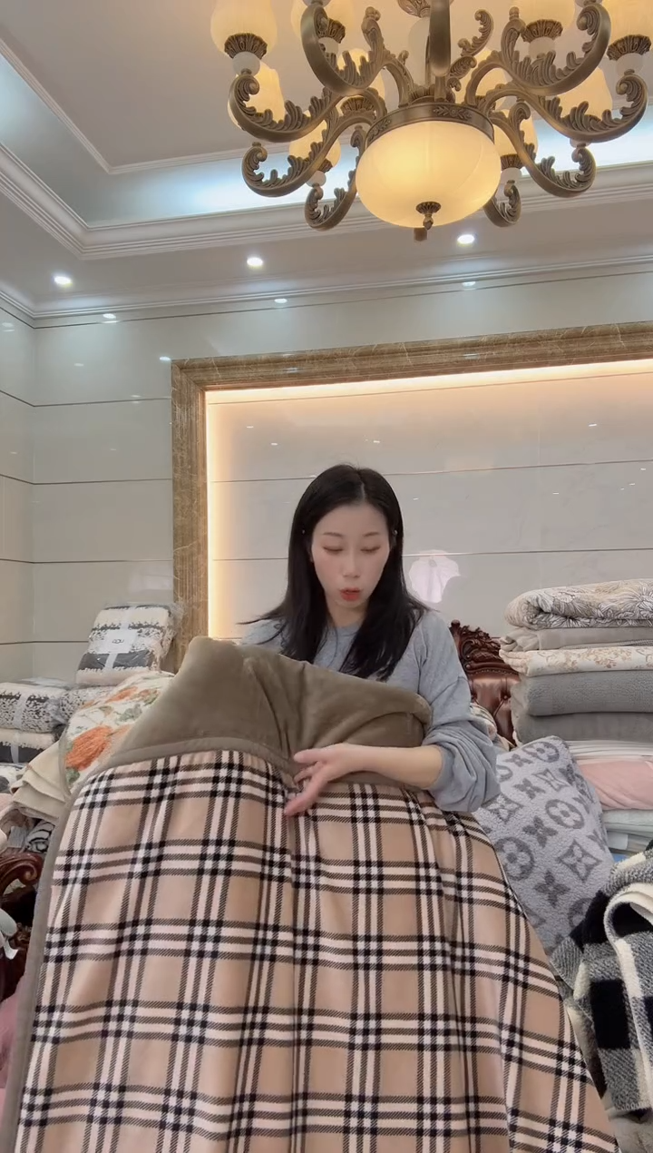 羊驼毛150*200咖格子被子