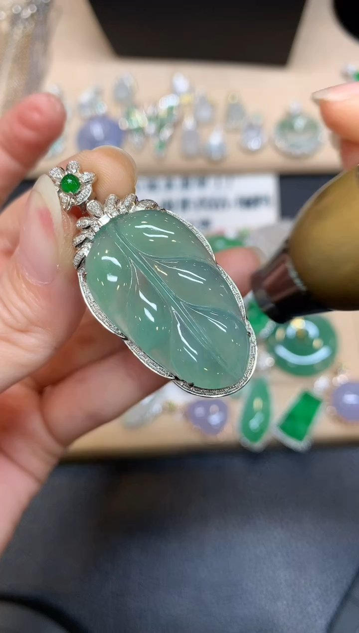 【闪购商品】翡翠颈饰18K金镶嵌树叶【无服务费