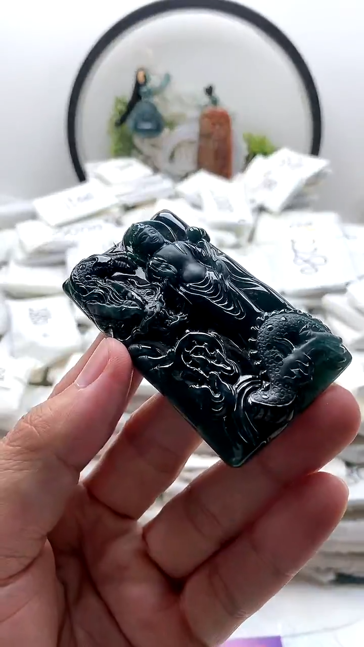 翡翠未镶嵌颈饰大势至