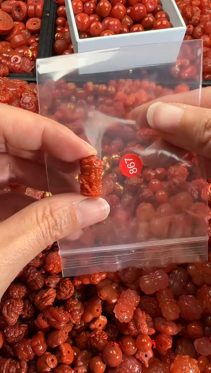 【闪购商品】南红玛瑙颈饰未镶嵌1