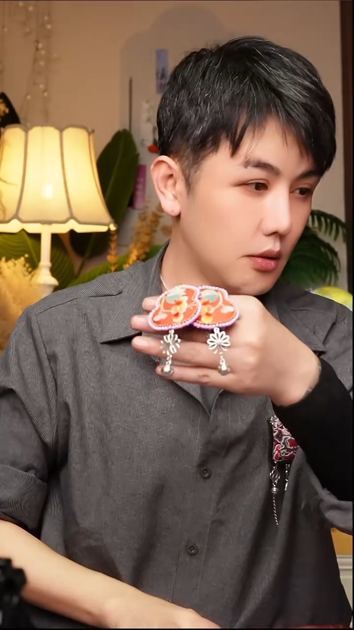 织绣安****珠刺绣耳环000015