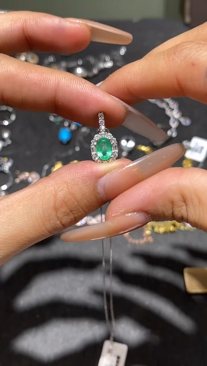 颈饰银S925镶嵌祖母绿吊坠