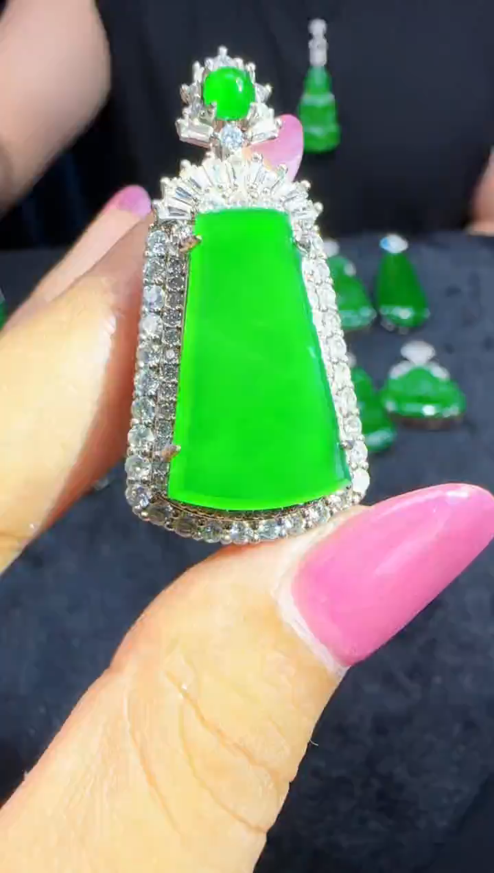 定制翡翠未镶嵌翡翠吊坠1128