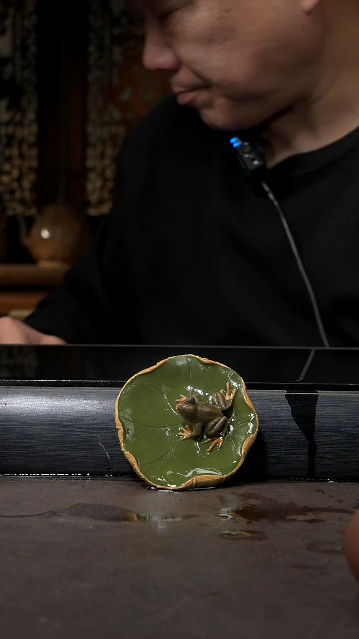 【闪购商品】紫砂茶壶茶宠 荷叶田鸡 043