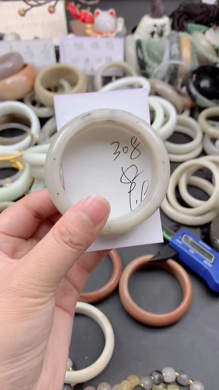 未镶嵌手镯石英质玉308