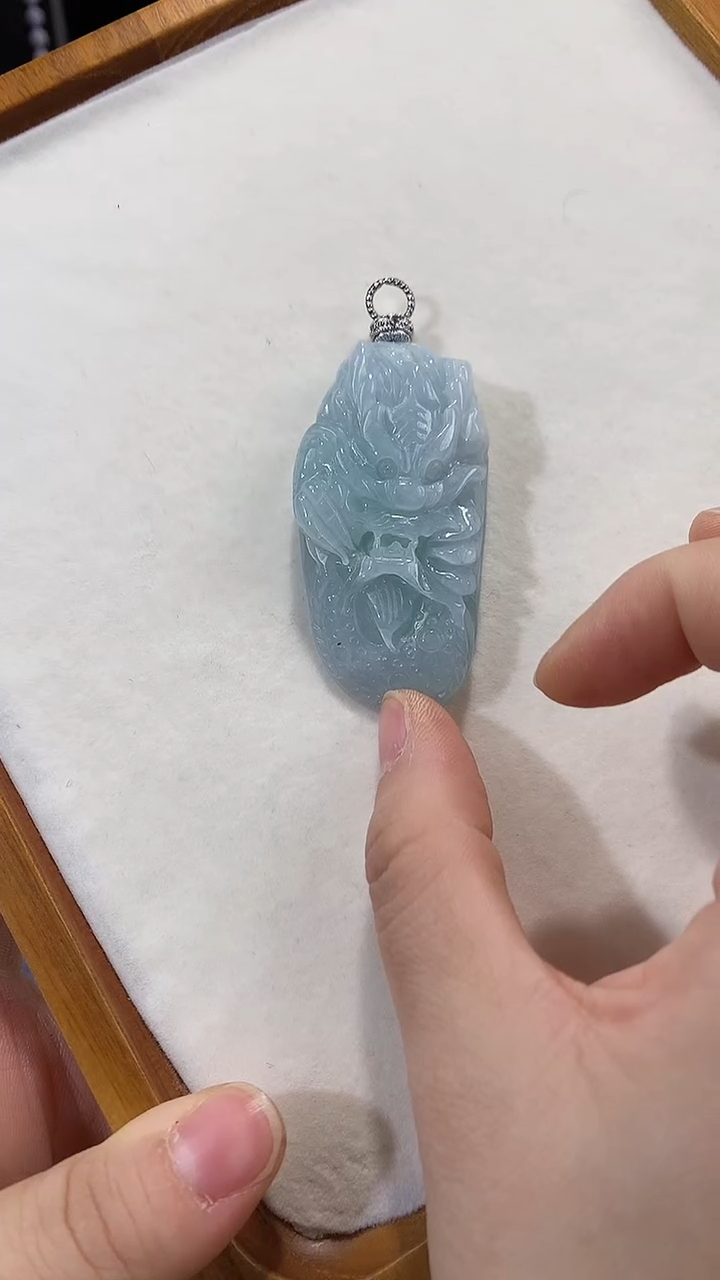 颈饰未镶嵌翡翠吊坠
