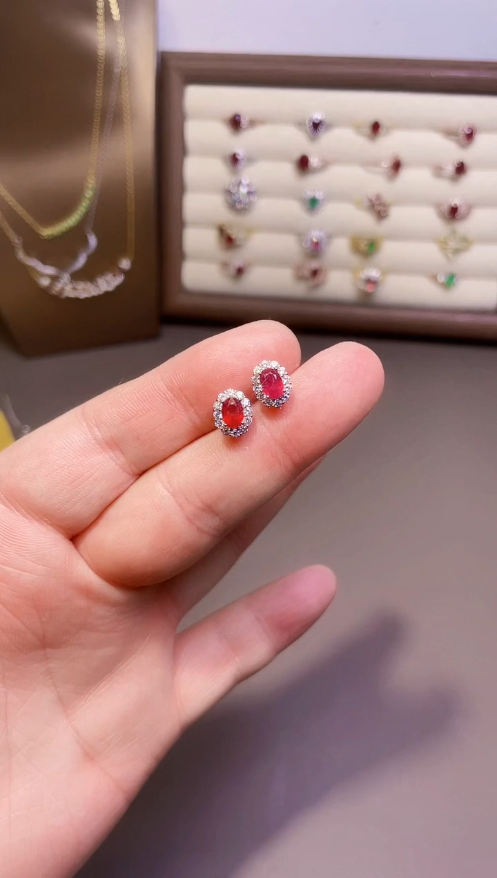 【闪购商品】红宝石耳饰银S925镶嵌一对