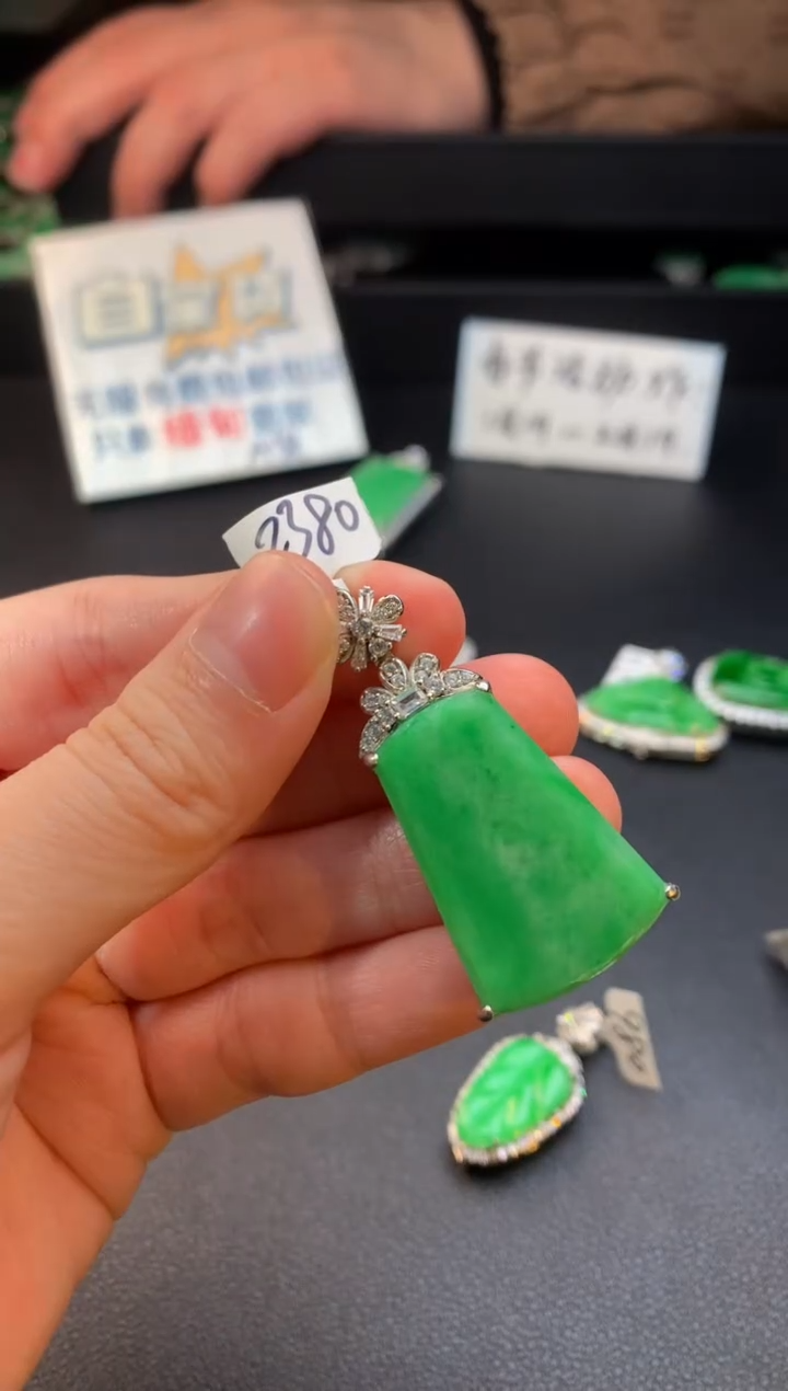 【闪购商品】翡翠颈饰银S925镶嵌翡翠