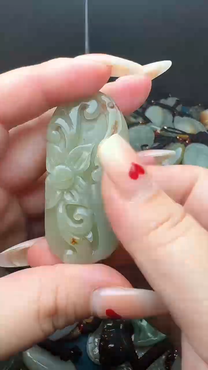 和田玉未镶嵌颈饰1