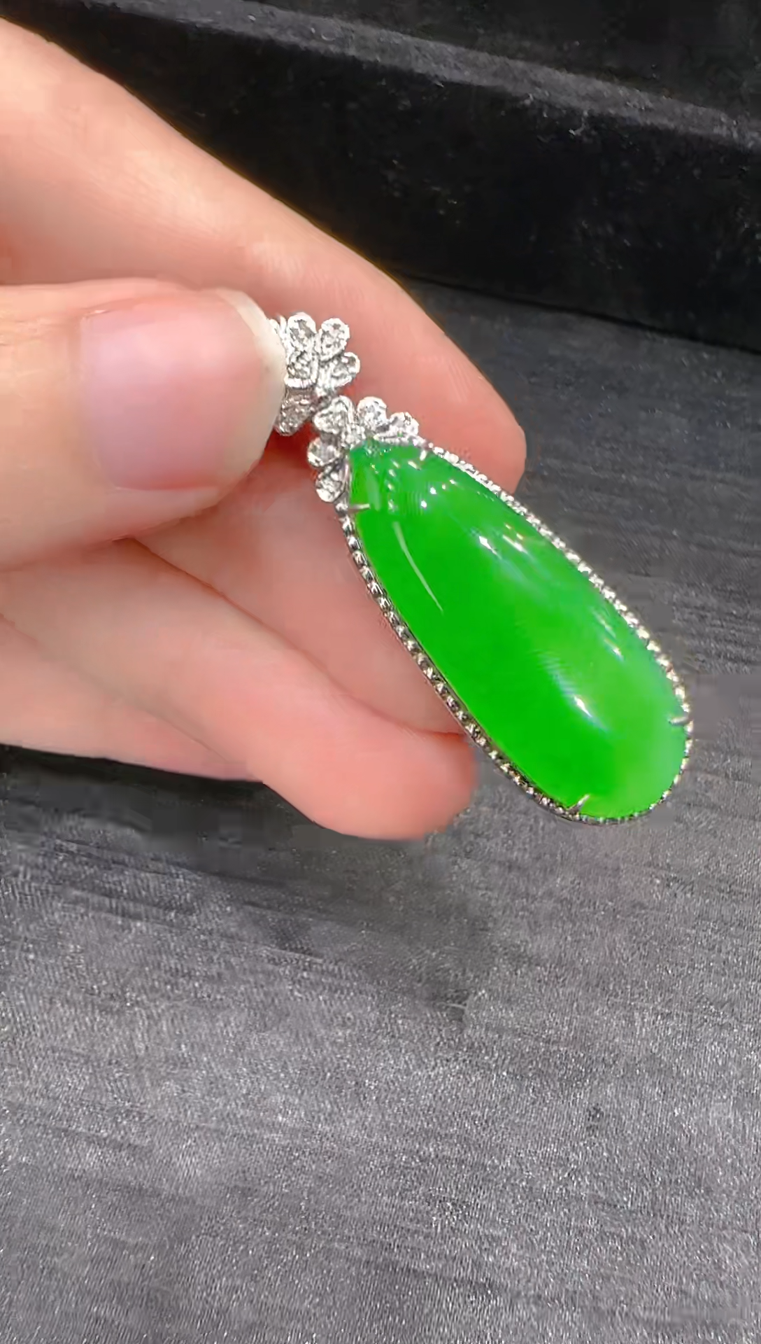 【闪购商品】翡翠吊坠(赠链)18K金镶嵌天然翡翠A货