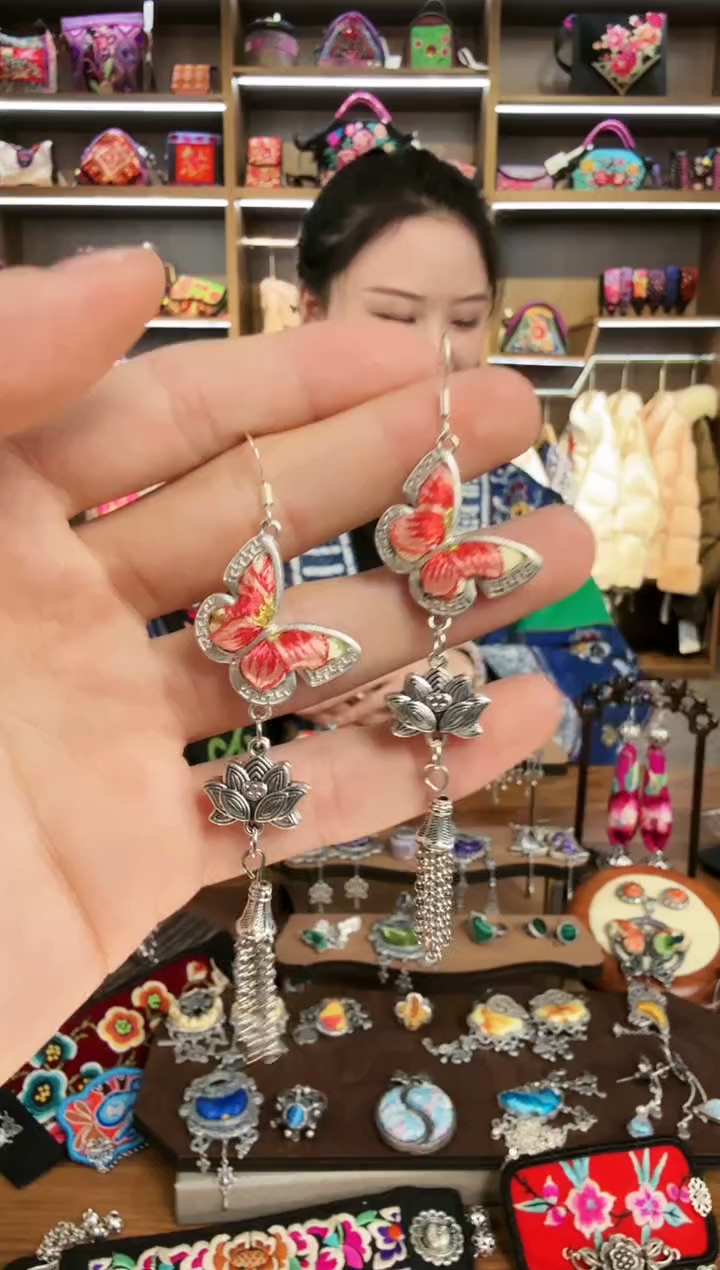 【闪购商品】织绣32蒙阿苏苗绣传承