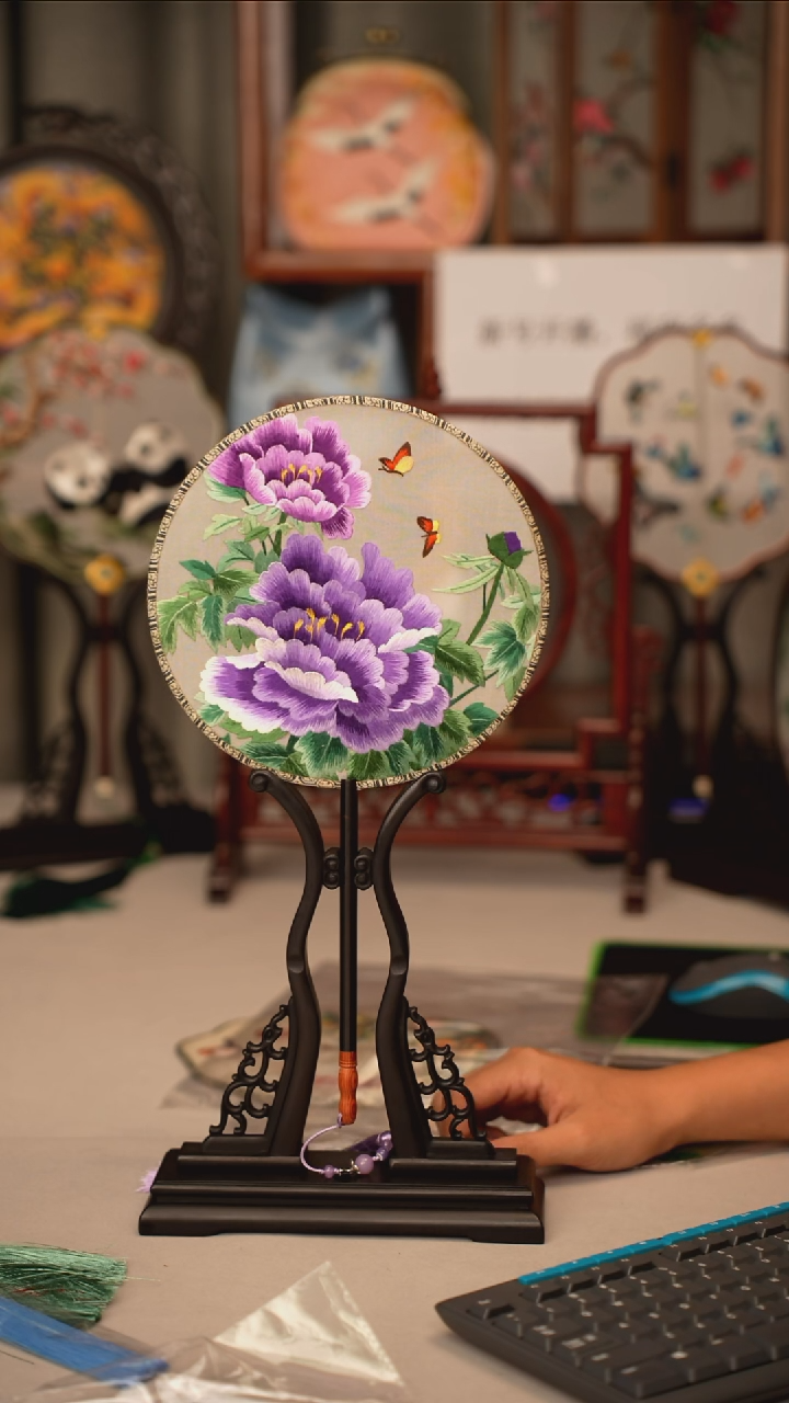 扇子苏绣作品手工团扇
