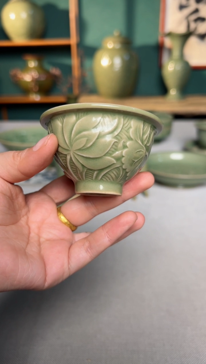 【闪购商品】其他耀州窑青釉折沿莲纹荷花杯
