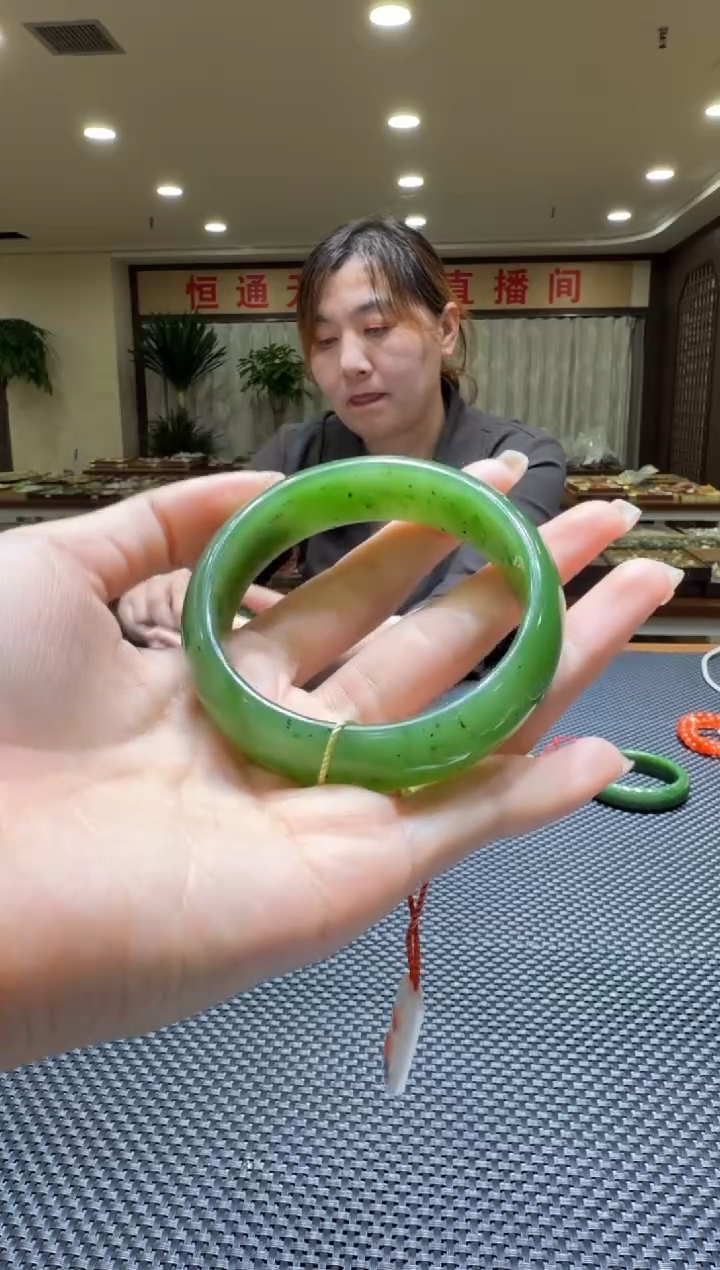 颈饰未镶嵌和田玉手镯58