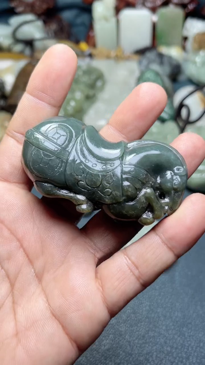 和田玉未镶嵌把件-