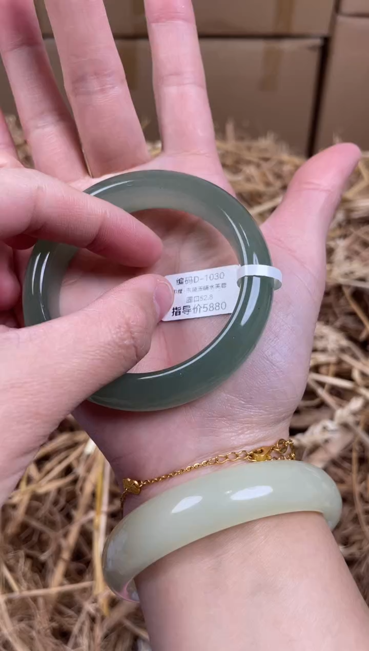 未镶嵌手镯石英质玉D1030