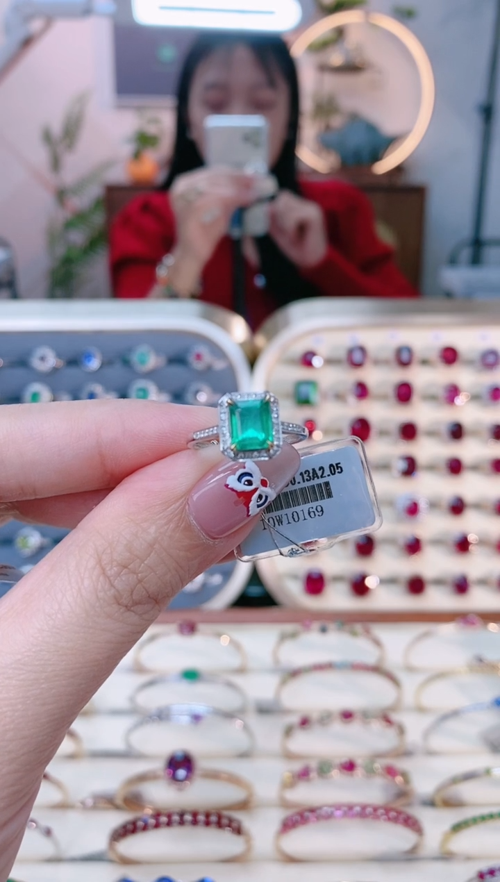 【闪购商品】祖母绿18K金戒指18K金镶嵌1