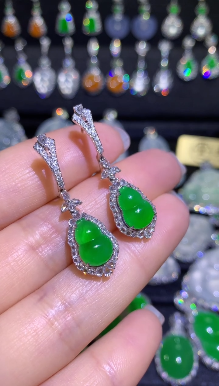 【闪购商品】翡翠耳饰18K金镶嵌高冰满绿葫芦耳坠