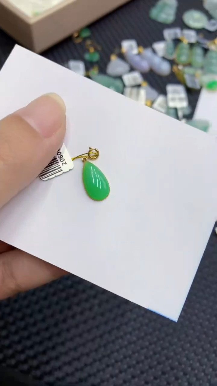 【闪购商品】翡翠颈饰18K金镶嵌            8