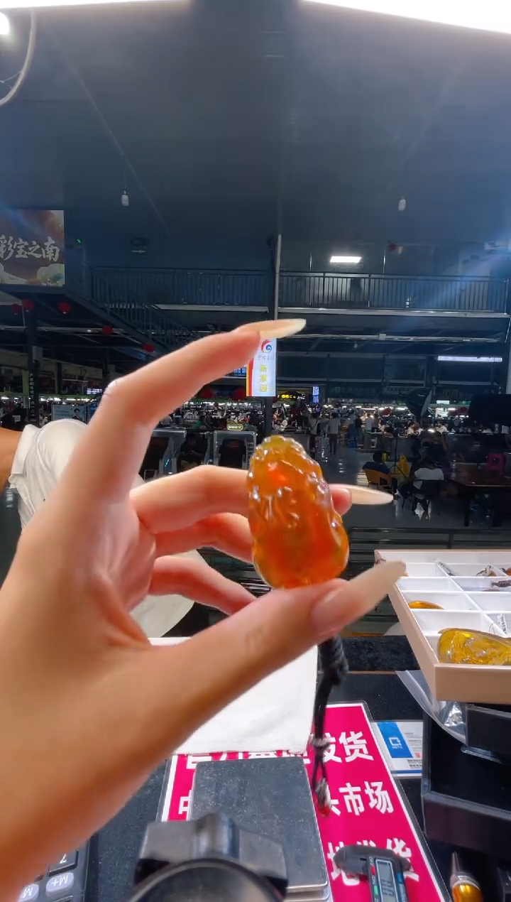 未镶嵌吊坠(不含链)琥珀天然琥珀吊坠 保真