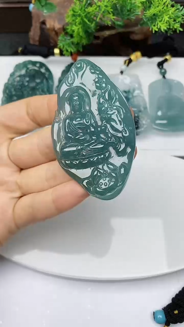 【闪购商品】翡翠颈饰未镶嵌        