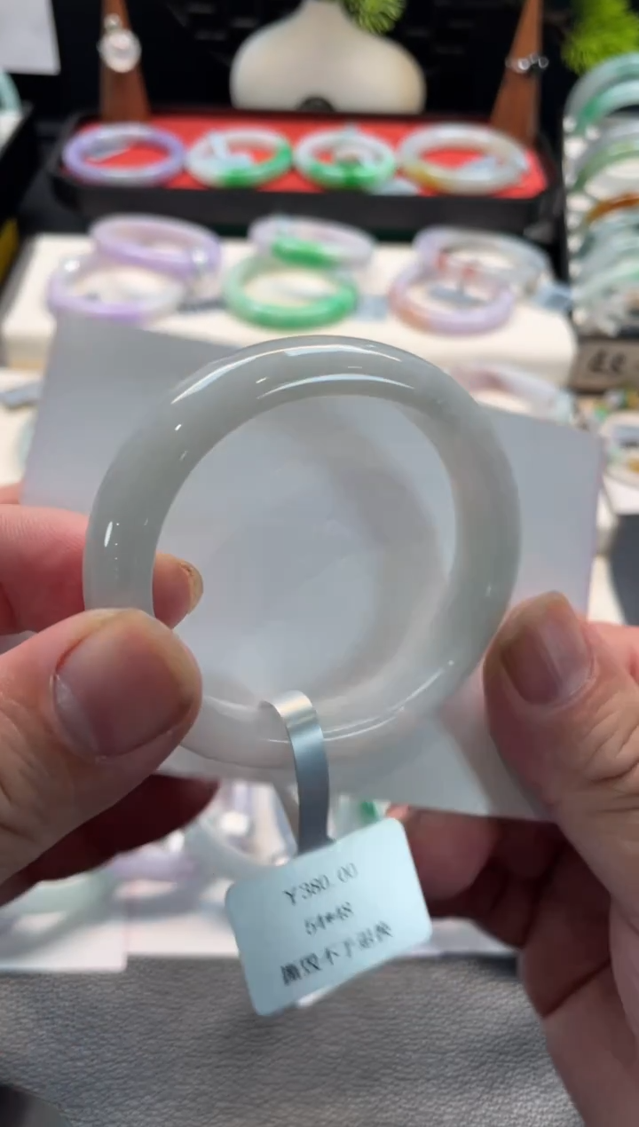 未镶嵌手镯翡翠24号链接 有纹裂 54贵妃