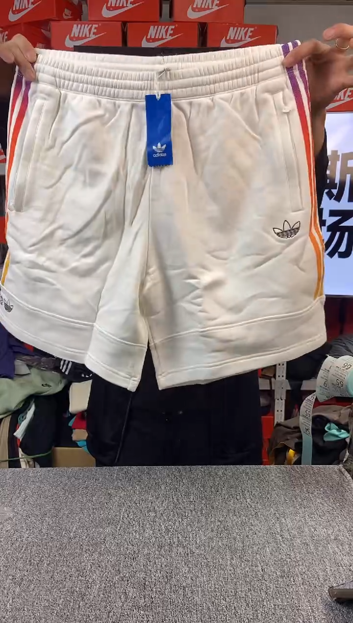 054编码 全新无暇短裤 直播间过款为准 尺码180XL 阿迪达斯
