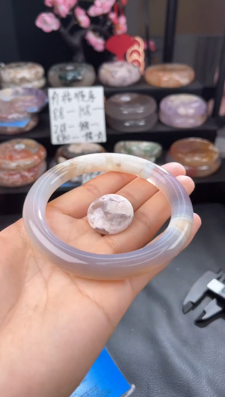 【闪购商品】石英质玉手镯未镶嵌64