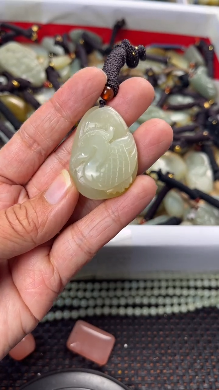 【闪购商品】和田玉颈饰未镶嵌多样性发货没有证书拍一发一有瑕