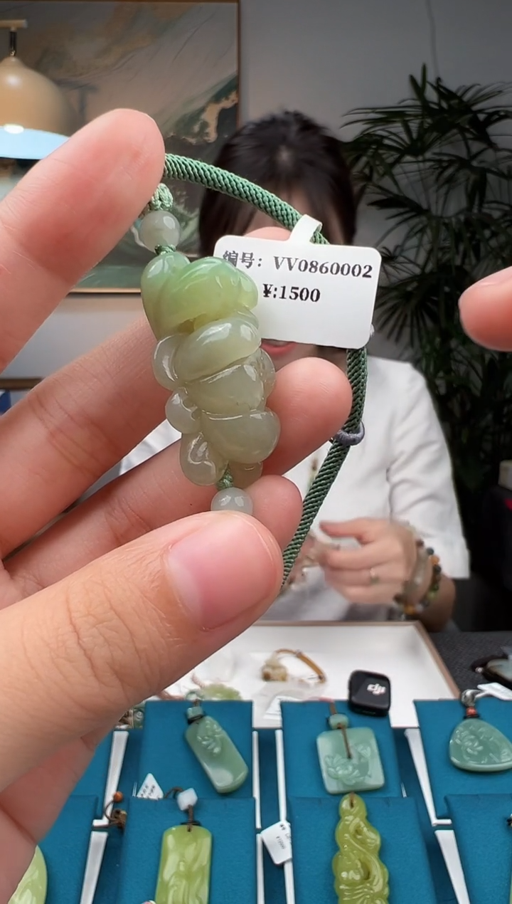 和田玉未镶嵌颈饰吊坠 VV 