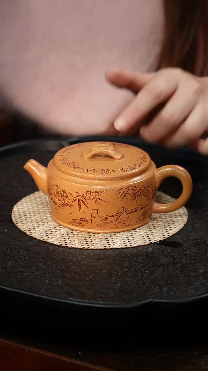 茶壶紫砂蒋工堂 汉瓦32 老宕口黄金段 200毫升  