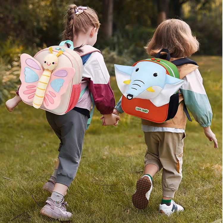 【阳光8点】幼儿园卡通双肩防丢户外春游儿童减重书包22138