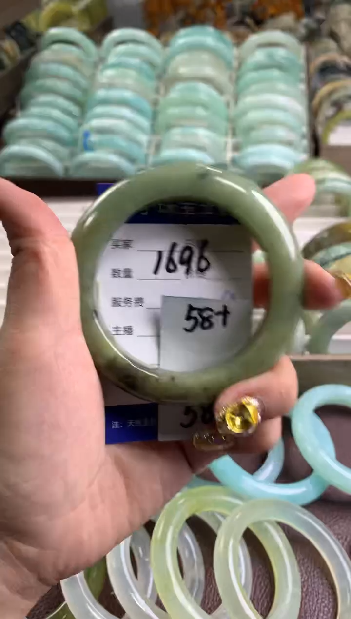 【闪购商品】蛇纹石玉手镯未镶嵌1696