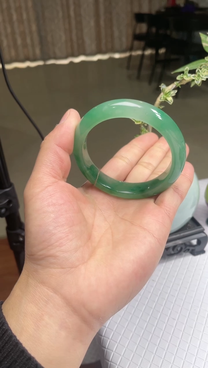 【闪购商品】石英质玉手镯未镶嵌非洲翠手镯多样性发货