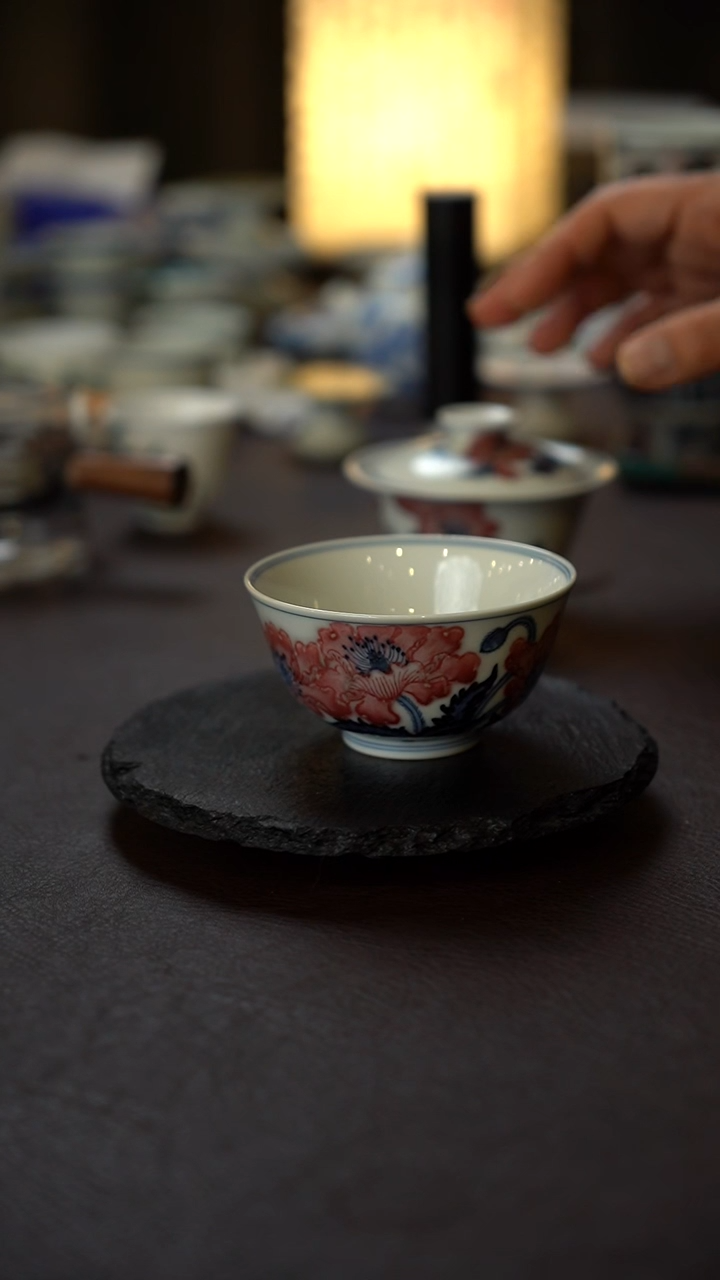 全手绘青花釉里红虞美人鸡心杯