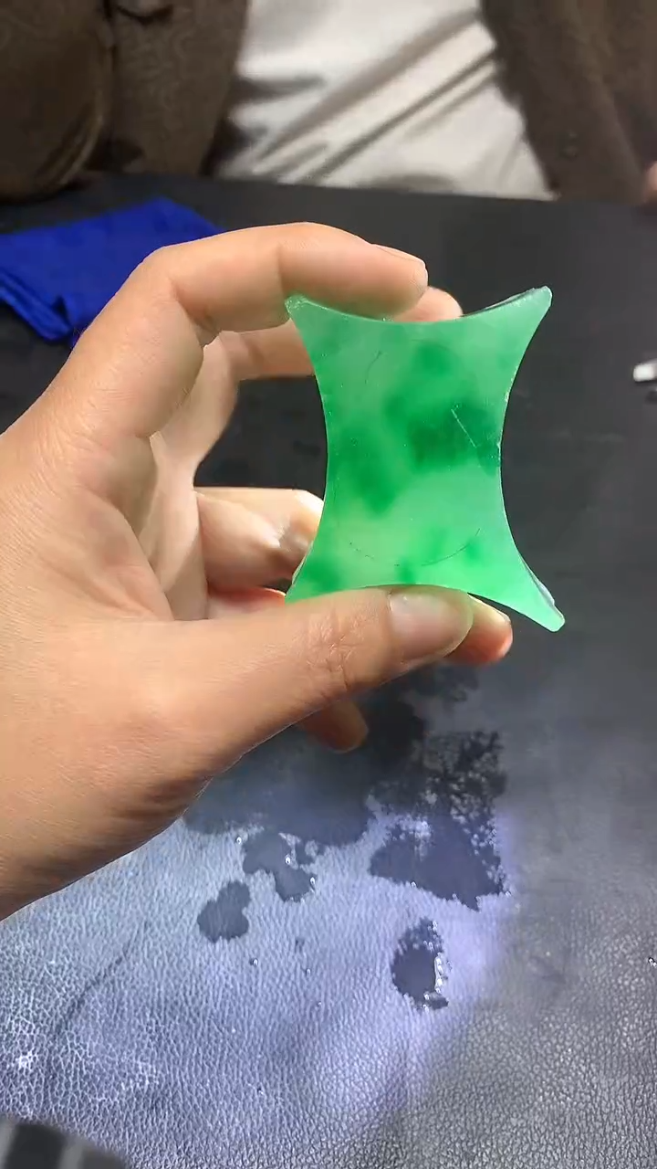 玉冰飘绿花边角毛坯
