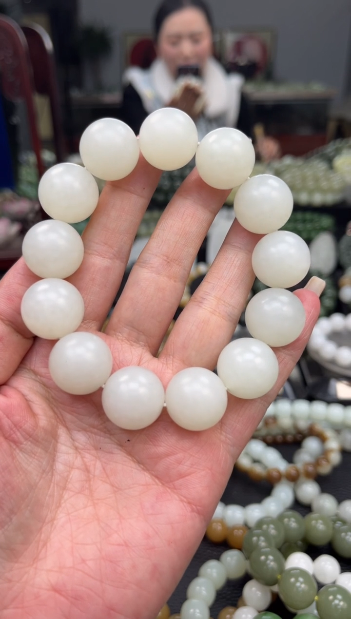 【闪购商品】和田玉手串未镶嵌俄白玉卡18
